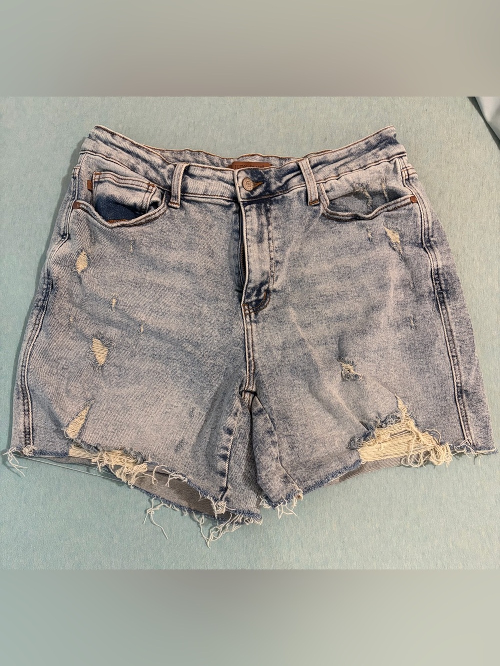NWOT Judy Blue High-Rise Mineral Wash Dstressed Boyfriend Shorts